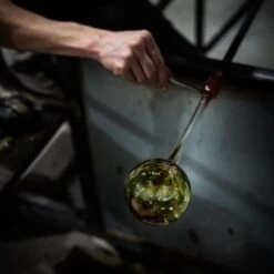 Globe D’arrosage Grenat En Cristal De Lorraine -Magasin De Verrerie À Domicile fabrication cristal lorraine 1