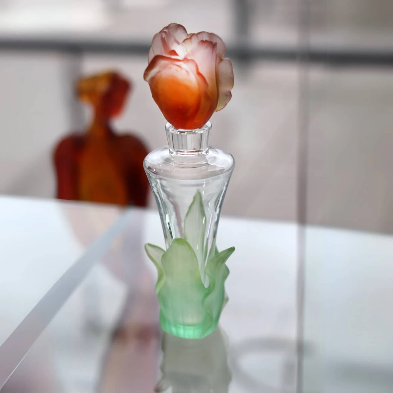 Flacon Parfum Ambre Tulipe Daum 5 Flacon Parfum Ambre Tulipe Daum – Image 3