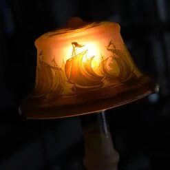 Lampe Pâte De Verre Tip Gallé Décor Bateaux